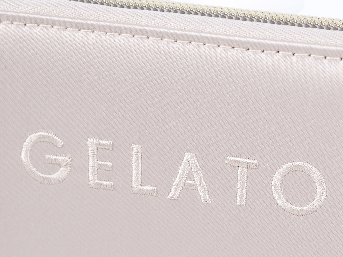 光沢が美しい生地に高級感のあ刺繍のイメージ