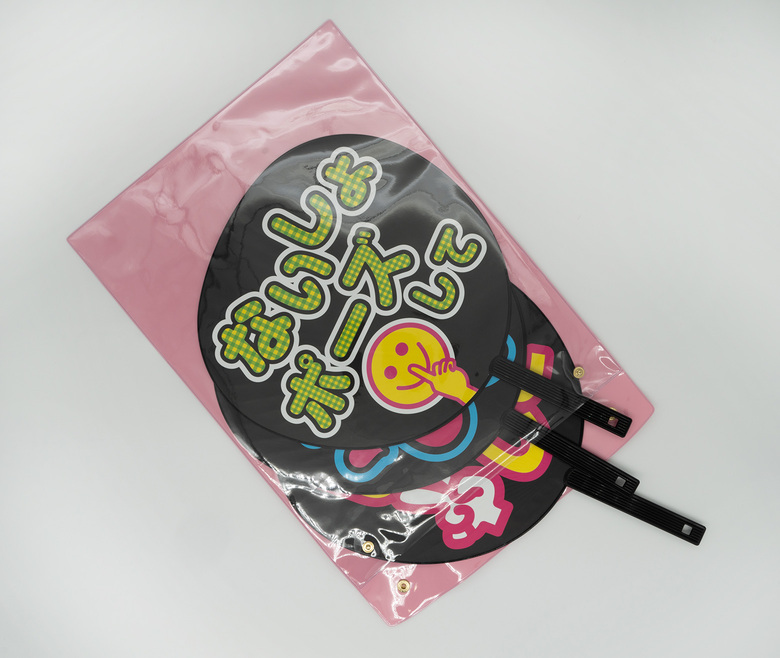 コンパクトに複数枚まとめて持ち運べる!