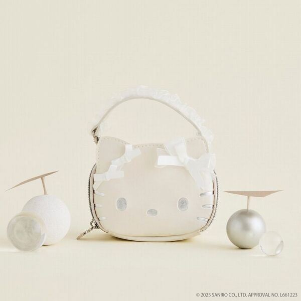 HELLO KITTY × BRILMY リップが縦に収納できる ズボラに優しいミニコスメポーチ BOOK PEARL WHITE ver.