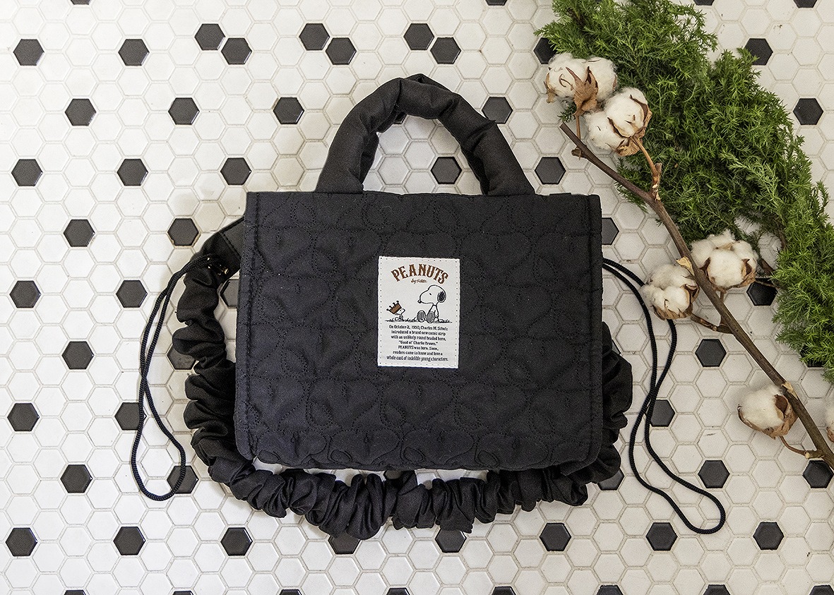 SNOOPY 2WAY QUILTING BAG スヌーピーがいっぱい！ 軽量キルティングバッグ BOOK