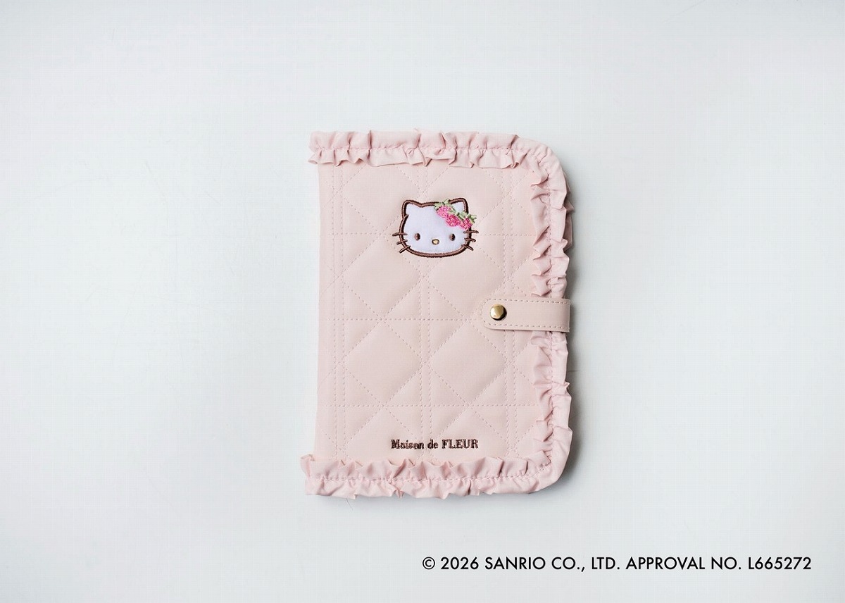Maison de FLEUR×HELLO KITTY いちごマルチケースBOOK PINK
