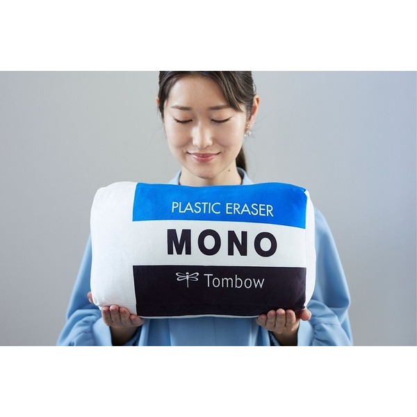 世界20個　Mono消しゴムクッション　非売品　文房具 モノ消しゴムがふわもちなビックサイズぬいぐるみになって登場。発売中