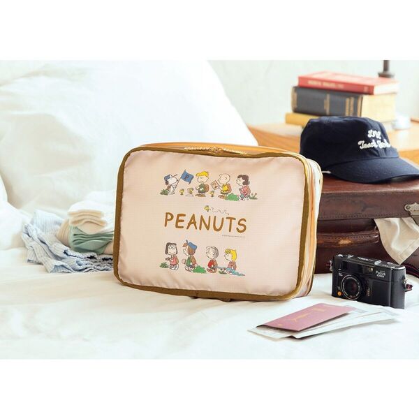 ❤スヌーピー❤グッズ まとめ売り 8点/枕 バッグ マット ラグ ポーチ ケース SNOOPY たっぷり入る! ラクラク圧縮収納ポーチ BOOK (宝島社ブランド