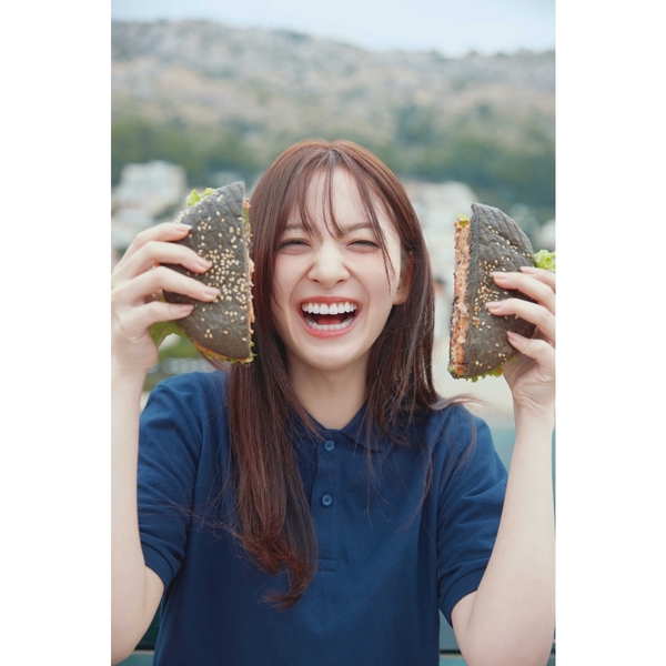 乃木坂46 金川紗耶1st写真集『好きのグラデーション』【通常カバーVer