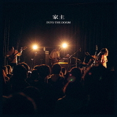 INTO　THE　DOOM
