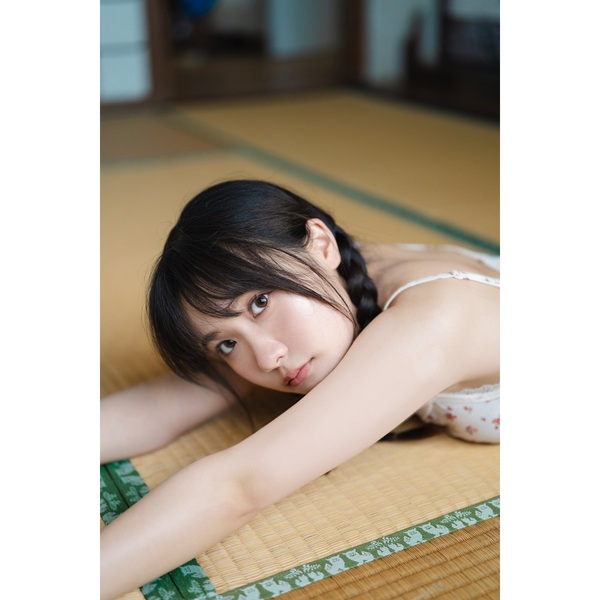 坂倉花 1st写真集【セブンネット限定特典：ブロマイド 1枚付き】 通販