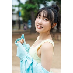 坂倉花 1st写真集【セブンネット限定特典：ブロマイド 1枚付き】