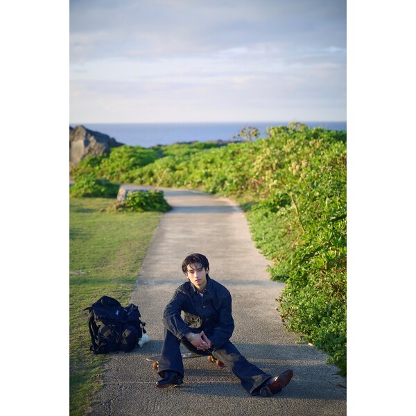 志賀李玖1st写真集（仮）【セブンネット限定特典：ポストカード 1枚