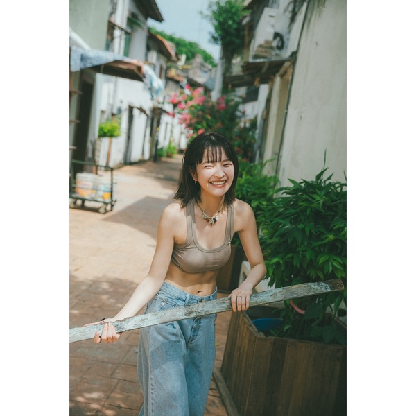 田中芽衣1st写真集「1C0N」 通販|セブンネットショッピング 田中芽衣1st写真集「1C0N」 通販|セブンネットショッピング
