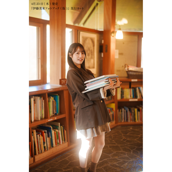 伊藤美来フォトブック（仮）【セブンネット限定特典：ブロマイド 1枚