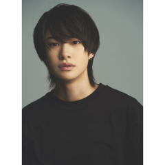 中山咲月ファースト写真集「変化」【セブンネット限定特典：複製サイン入りチェキ風カード 1枚付き】