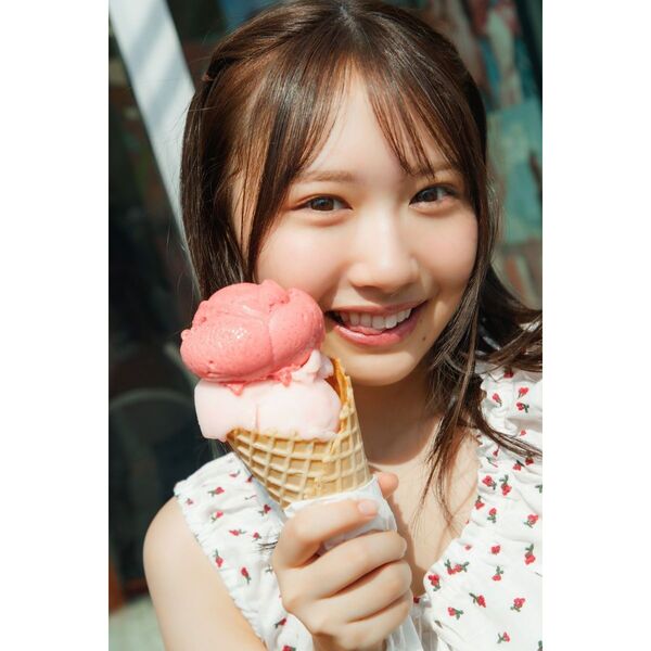 日向坂46 藤嶌果歩 1st写真集 果実の歩幅【セブンネット限定特典：B3