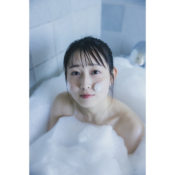 SKE48 井上瑠夏 1st写真集「タイトル未定」（仮）【セブンネット限定カバーver.】 通販｜セブンネットショッピング