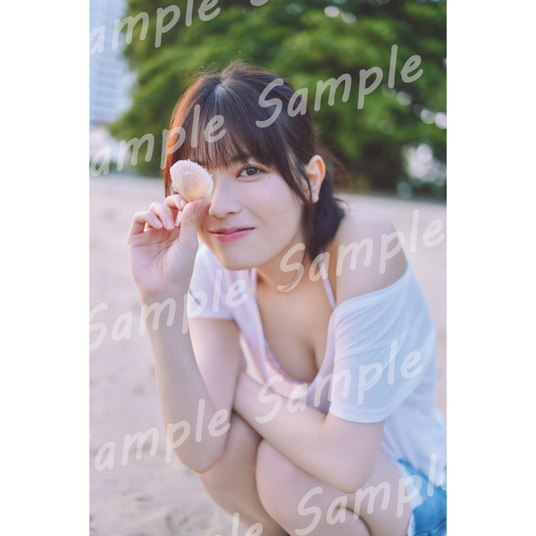 二次入荷分＞乃木坂46 岩本蓮加 1st写真集「いたずらな風」【通常表紙Ver.】【セブンネット限定特典：B3サイズ ポスター1枚付き（丸めて発送）】  通販｜セブンネットショッピング