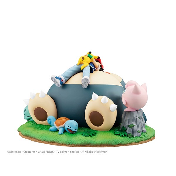 カビゴン フィギュア 草の上に座っている カビゴン フィギュア 草の上に座っている カビゴン フィギュア