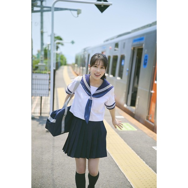 サイン 野中ここなさん エネルギー 1枚 野中ここな 1st写真集（仮）【セブンネット限定特典：A2サイズ
