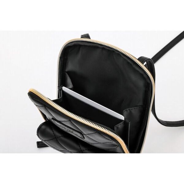 ノベルティ ブラック キルティング スマホショルダーバッグ 3ポケット＆仕切りつき! 23区 キルティングスマホショルダーBOOK