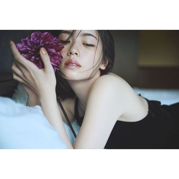 【直筆サイン入りフォトカード】小芝風花カレンダー2026「Flower」 抽選特典：直筆サイン入りフォトカード】小芝風花カレンダー2026