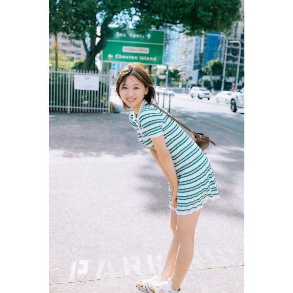 日向坂46 富田鈴花1st写真集【セブンネット限定特典：B3サイズ ポスター1枚付き（丸めて発送）】