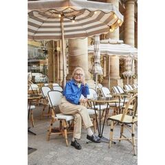 82歳素敵マダムのおしゃれ見本帖 パリ在住50年 カフェ キツネで働くおばあちゃんのワードローブ