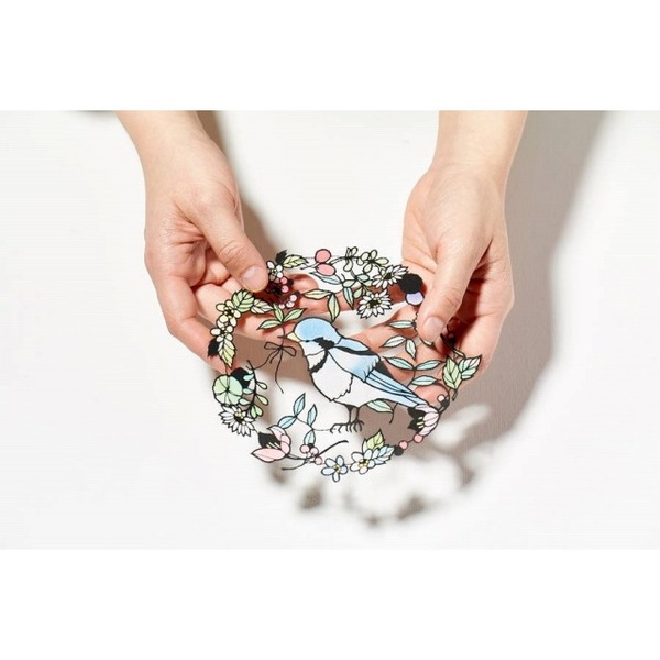 そのまま切って楽しめるステンドグラス切り絵１００ 季節の花と小さな動物たち 通販 セブンネットショッピング