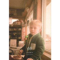 ６６