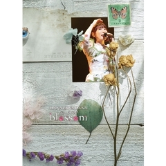 花澤香菜／HANAZAWA KANA Live 2022 “blossom”＜セブンネット限定特典：アクリルスマホスタンド付き＞（Ｂｌｕ－ｒａｙ）